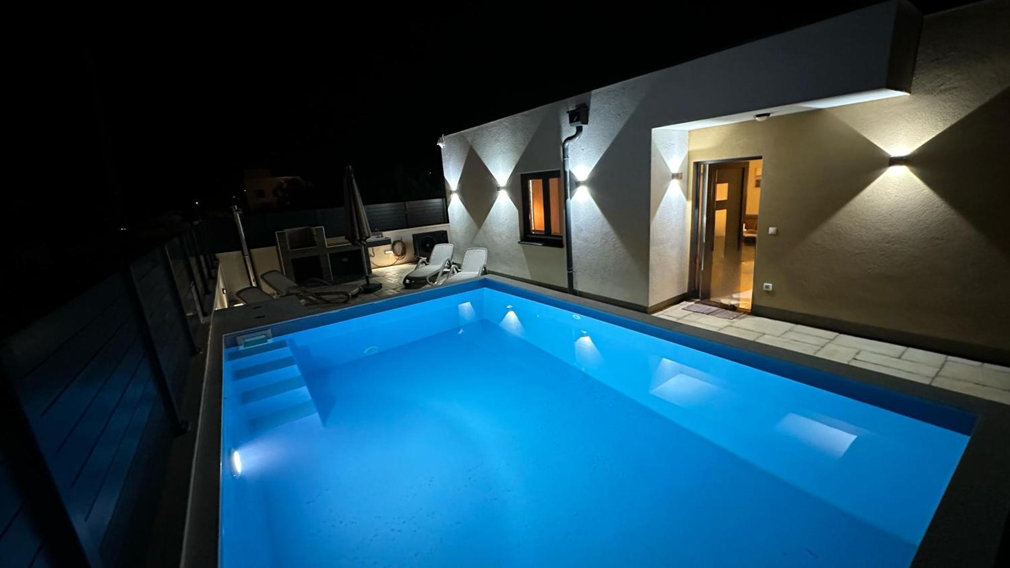 Poolhouse Flip Flop - Mit Privatem Pool Villa Vir Exterior photo